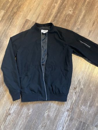 Schwarze Übergangsjacke von Pull&Bear, Top!