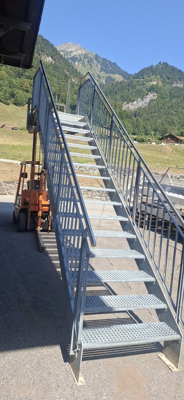 Scale: Treppe mit Podest und Geländer – Usato da Reichenbach i. K. venduto da Wskorpion