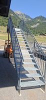 Treppe mit Podest und Geländer