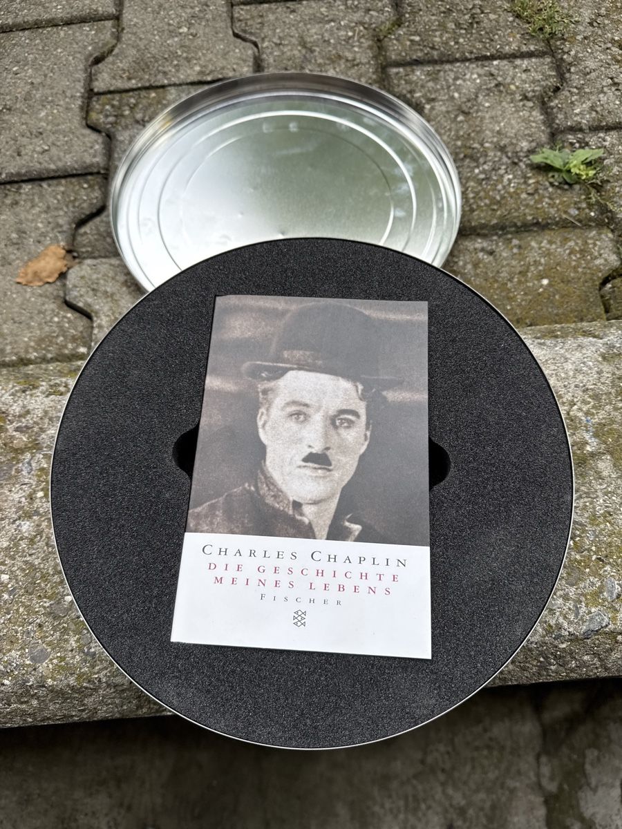 Bücher: Buch in Box Charly Chaplin – Gebraucht aus Matten(St.Stephan) von ren_r8tw 1