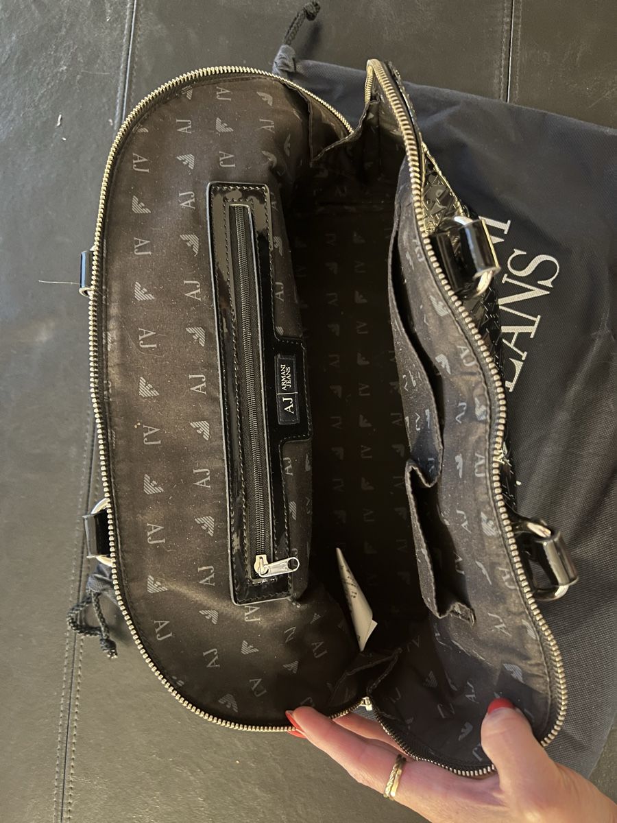 Armani Taschen für Damen: Elegante Armani Jeans Handtasche – Gebraucht aus Wittenbach von Tamara113 2