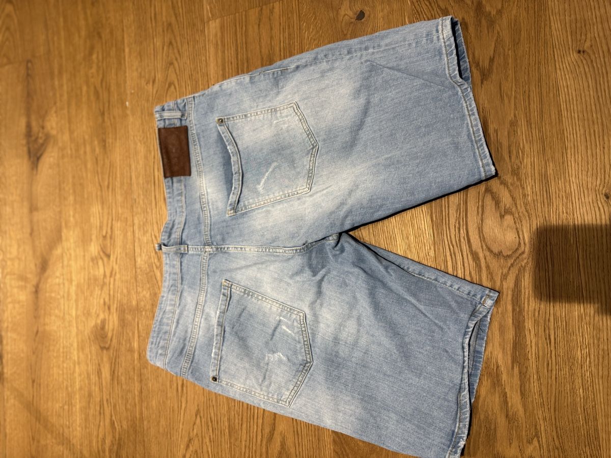 Dsquared2 Jeans: Dsquared2 Jeans Shorts, hellblau, Grösse 54, Top Zustand – Usato da Kaiseraugst venduto da senakaya 1