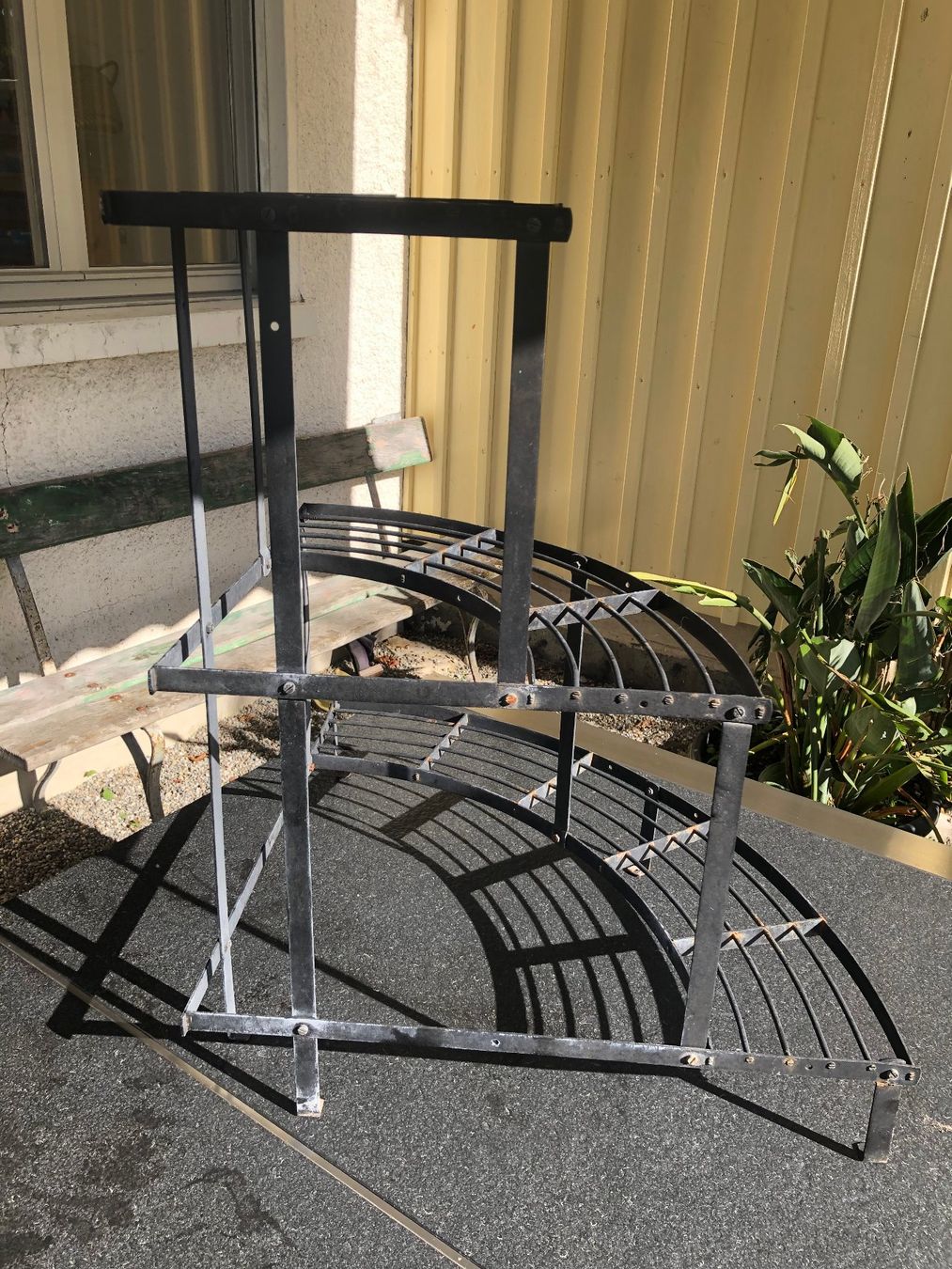Regale: Garten Eckregal Metal – Gebraucht aus Winterthur von Coxorange 2