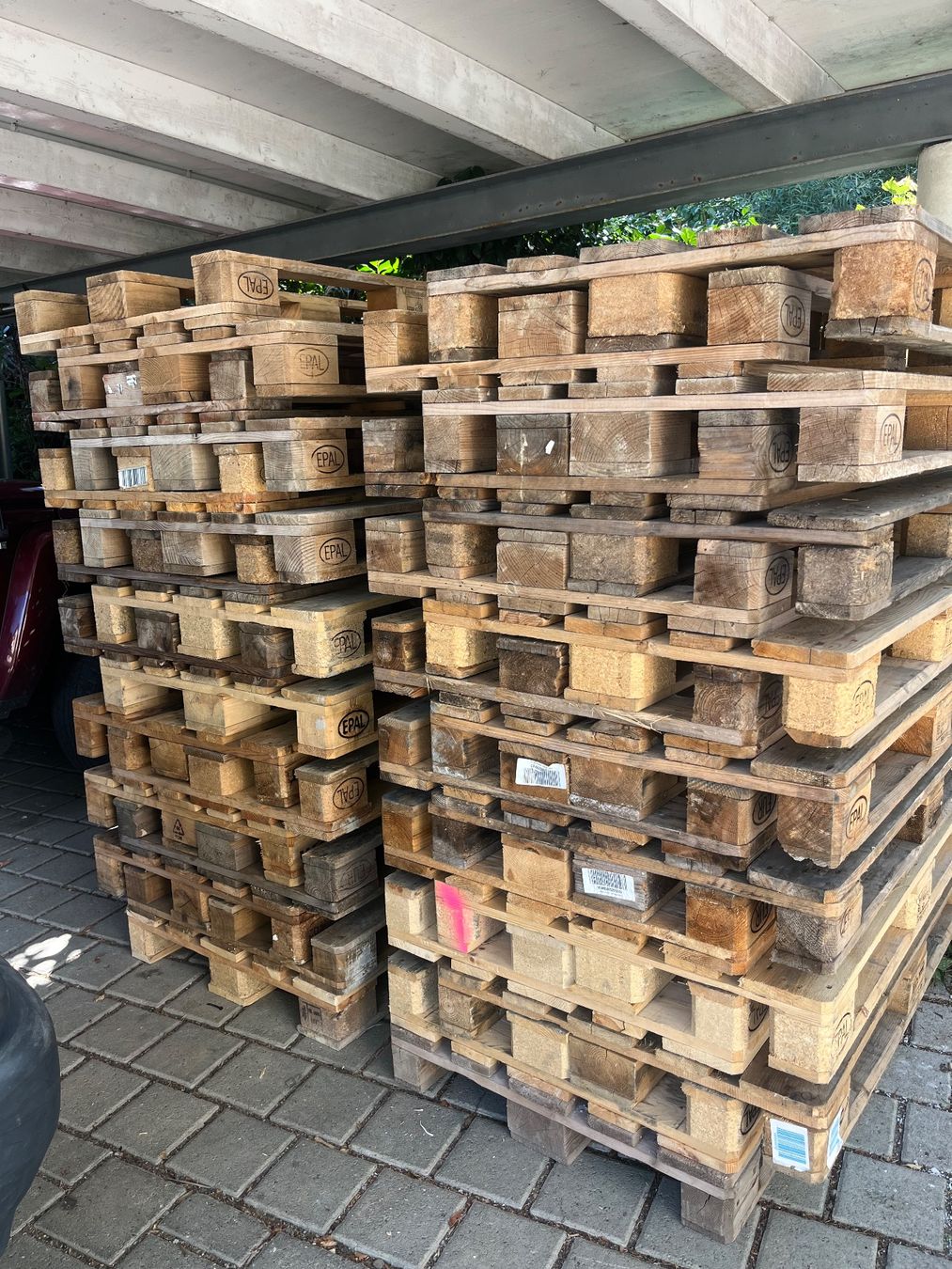 Pallets: 34 Europaletten – Usato da Schöftland venduto da ValtraBM100