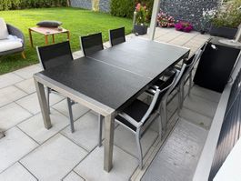 Granit Gartentisch mit Chromstahlgestell und Gartenstühle