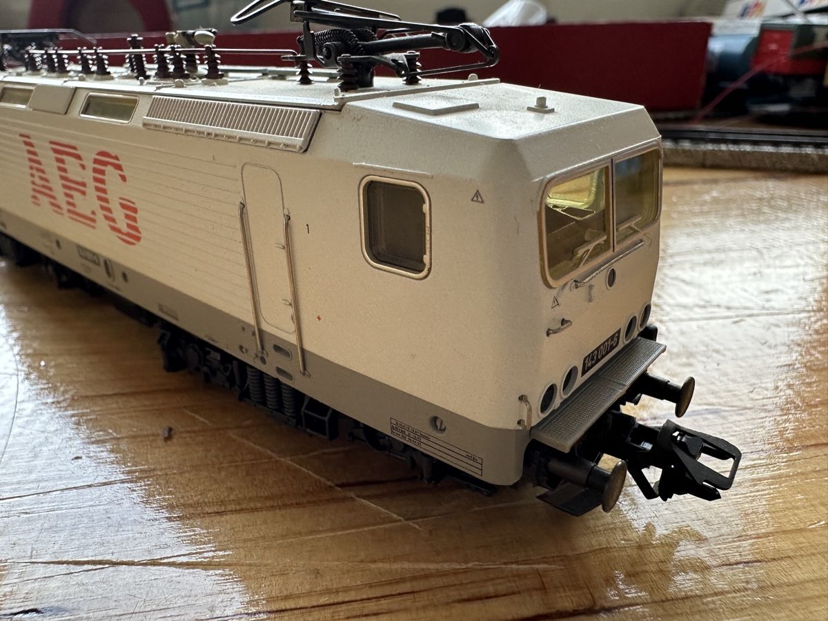 Märklin Modellini di ferrovie: Märklin H0 3441 E-Lok BR 143 AEG OVP – Usato da Schaffhausen venduto da Danilo-86 1