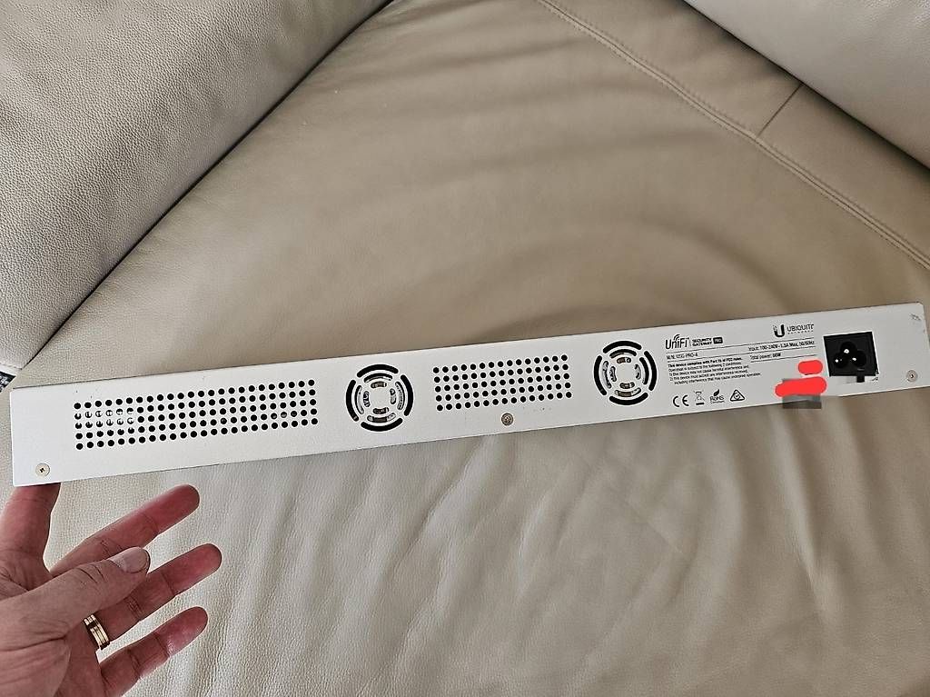 Ubiquiti Modems & Router: Ubiquiti UniFi Router /Firewall USG-PRO-4 – Gebraucht aus Allschwil von Ozdingo 4