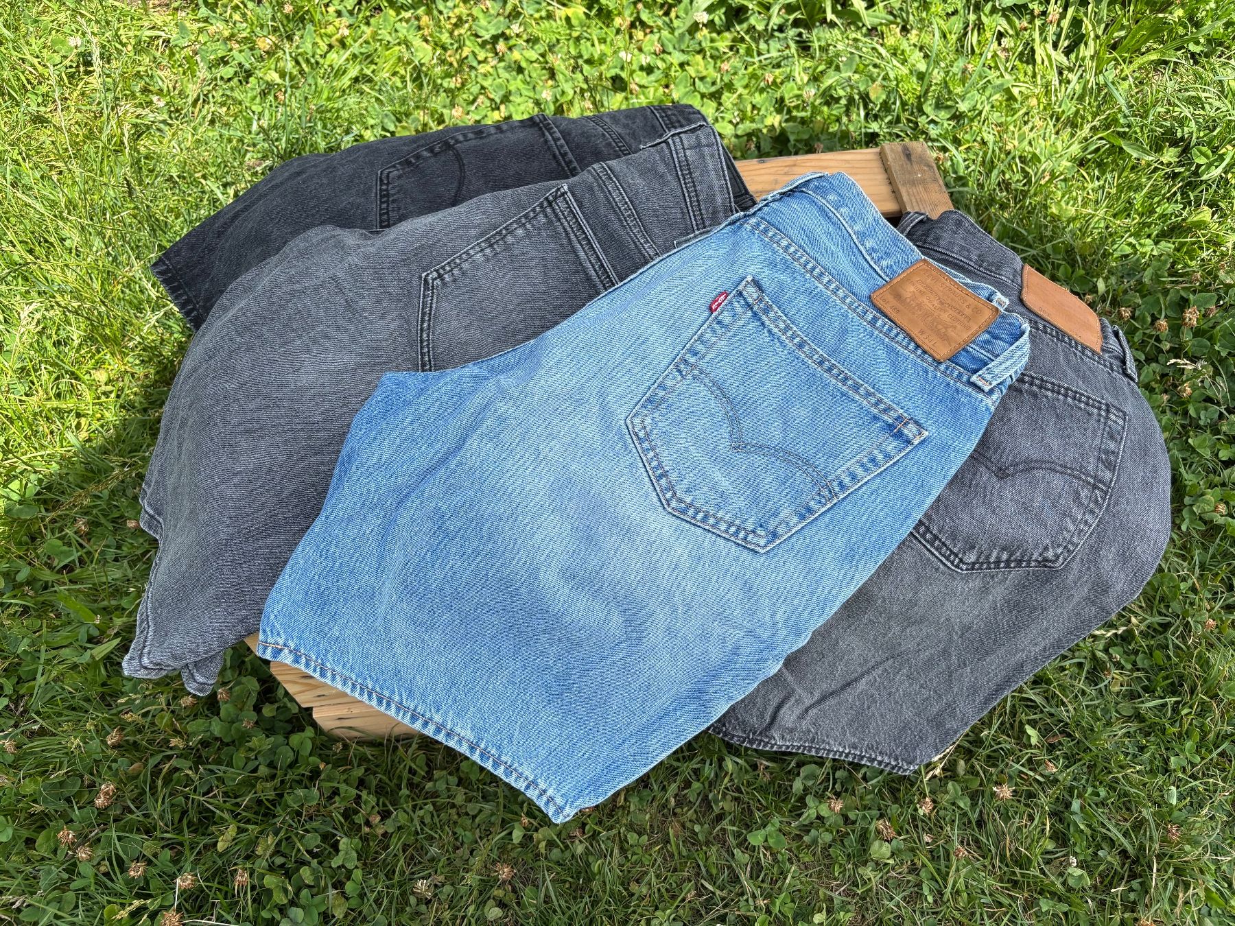 Jeans: 4 schöne Jeans-Shorts – Usato da Feldbach venduto da Olive1 4