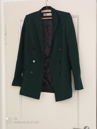 Grüner Blazer   Marke: ZARA