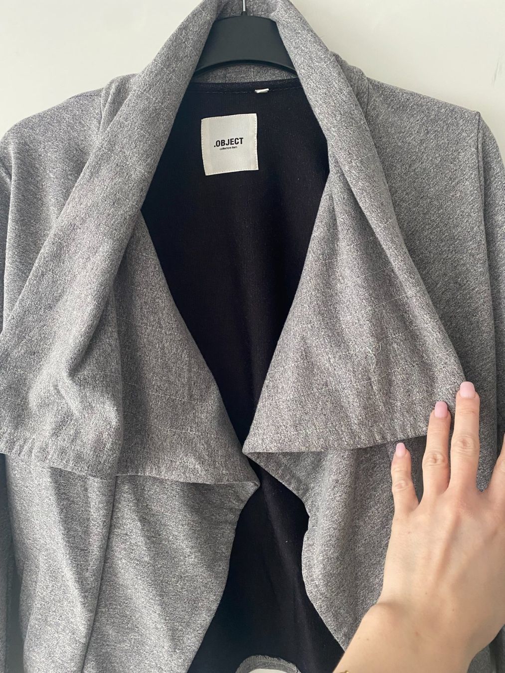 Giacche: Object Cardigan Gr. L in grau – Usato da Füllinsdorf venduto da Sunnebliemli7 1