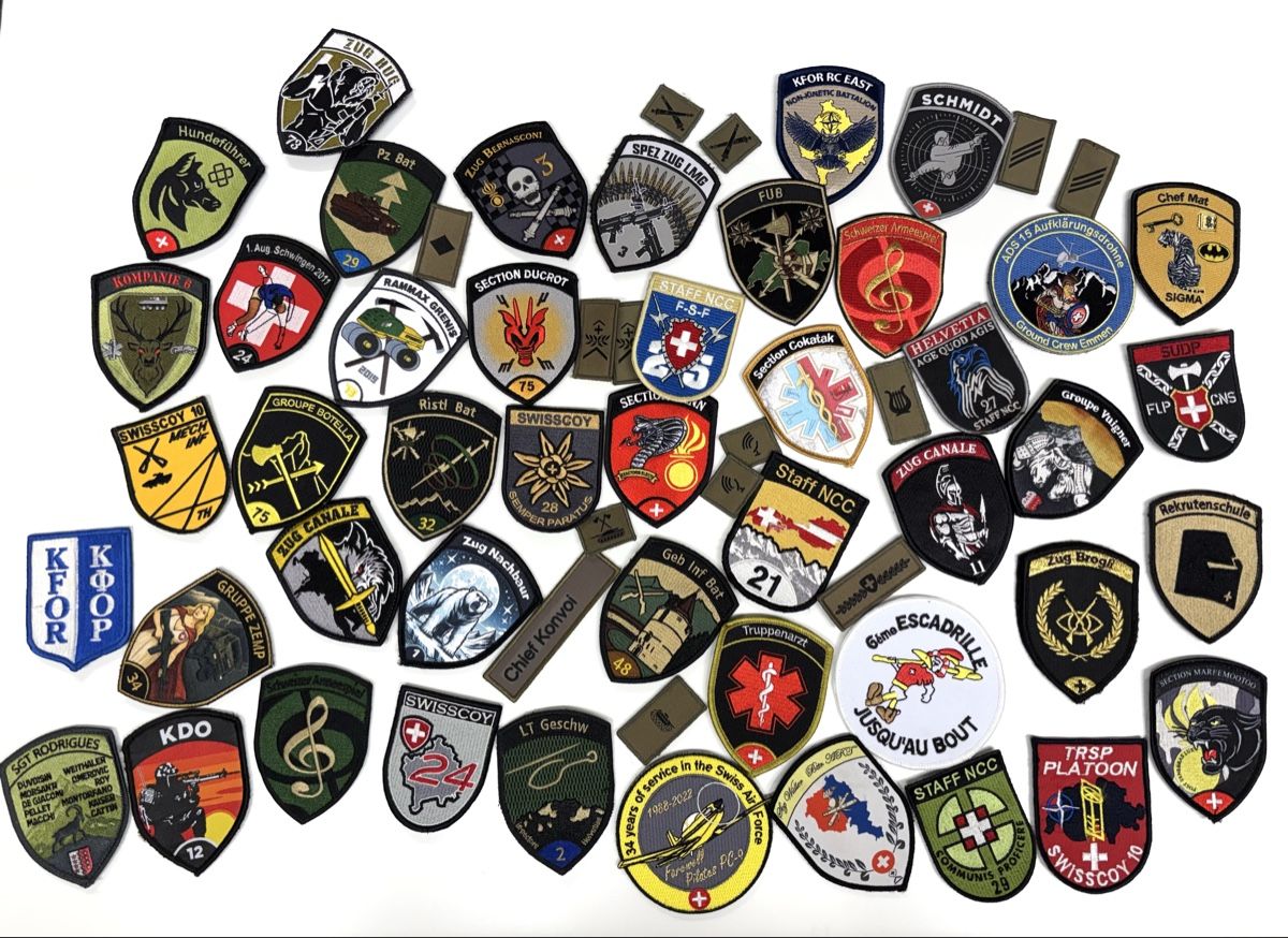 Schweizer Armee Placchette & Badge: Sammlung Patches Schweizer Armee – Usato da Riedikon venduto da Rokh01