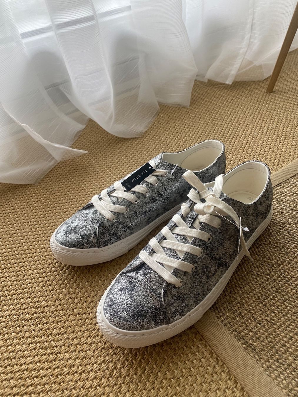 Scarpe da uomo: Sneaker white silver Wide Gr42 – Nuovo (secondo la descrizione) da Safenwil venduto da rgs_tg62 4