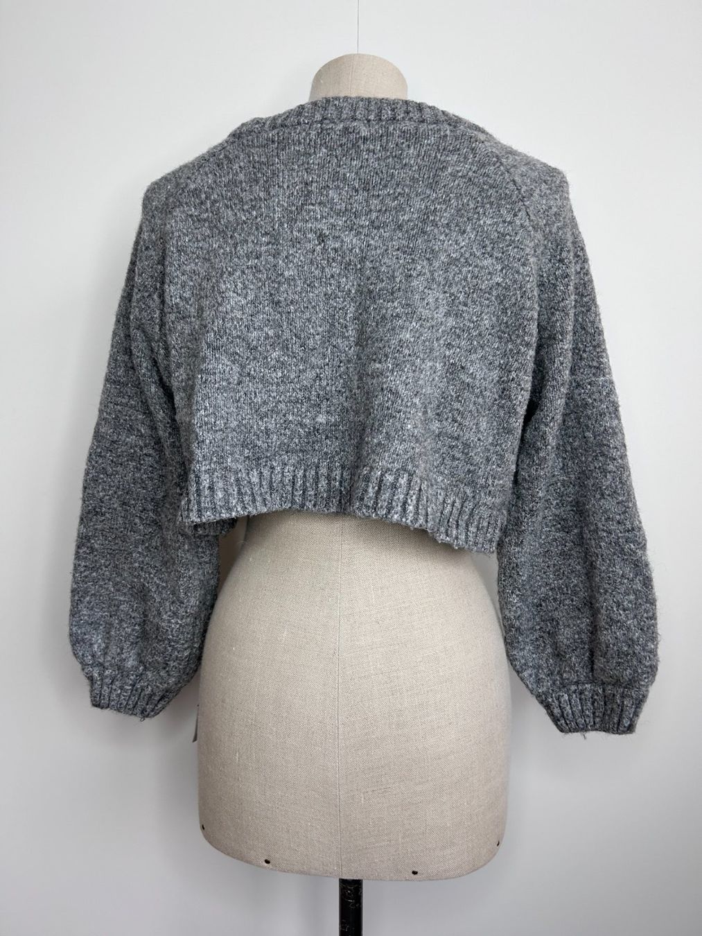 Brandy Melville Pulls & Sweat-shirts: Subdued Cropped Pullover – D'occasion à St. Gallen par look-twice 2