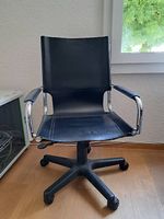 Edler Bürostuhl mit Leder & Chromstahl