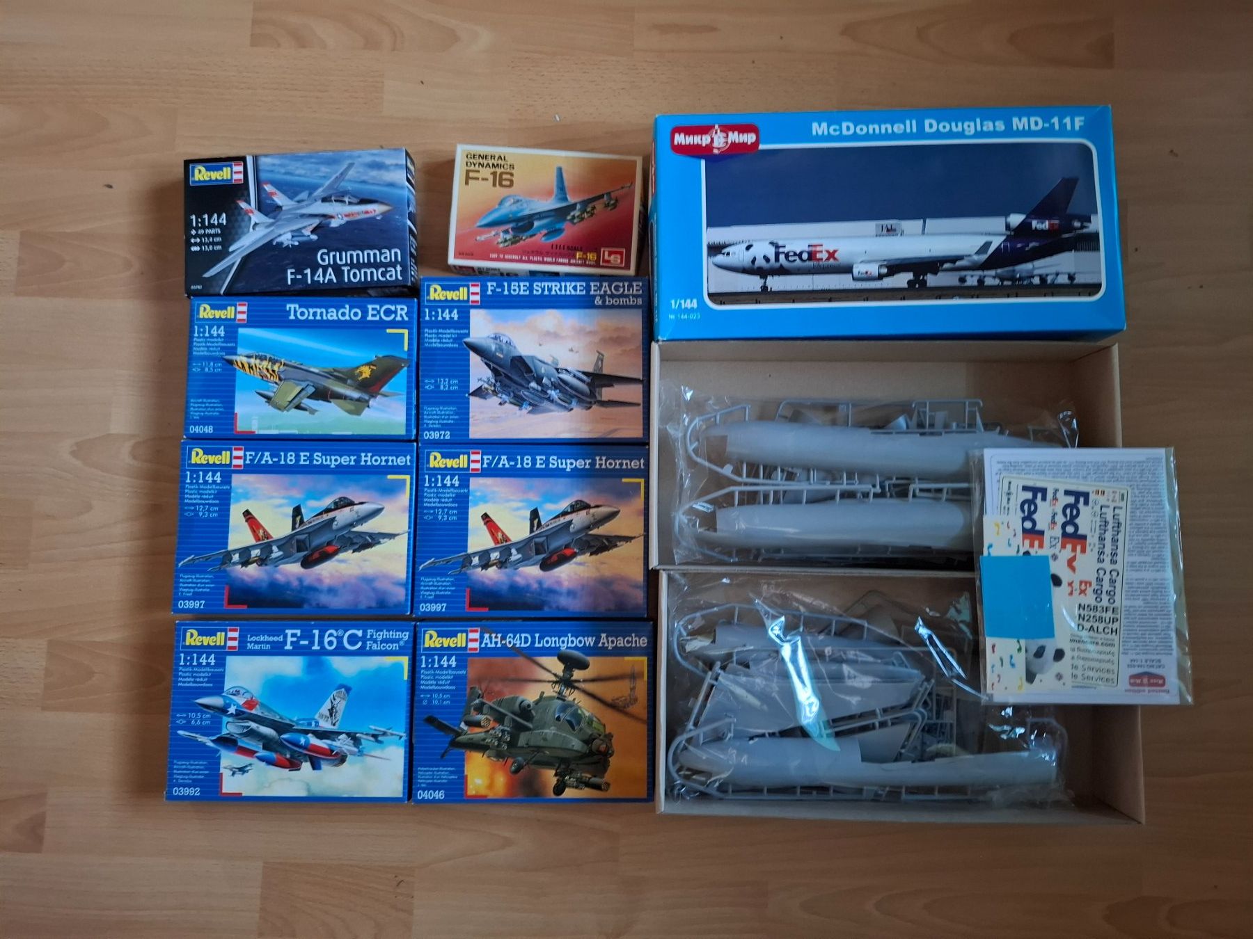 Kit di modellismo & Modellini statici: Modellflugzeug 1:144 Set 18tlg. – Nuovo (secondo la descrizione) da Halten venduto da ast_mzm8