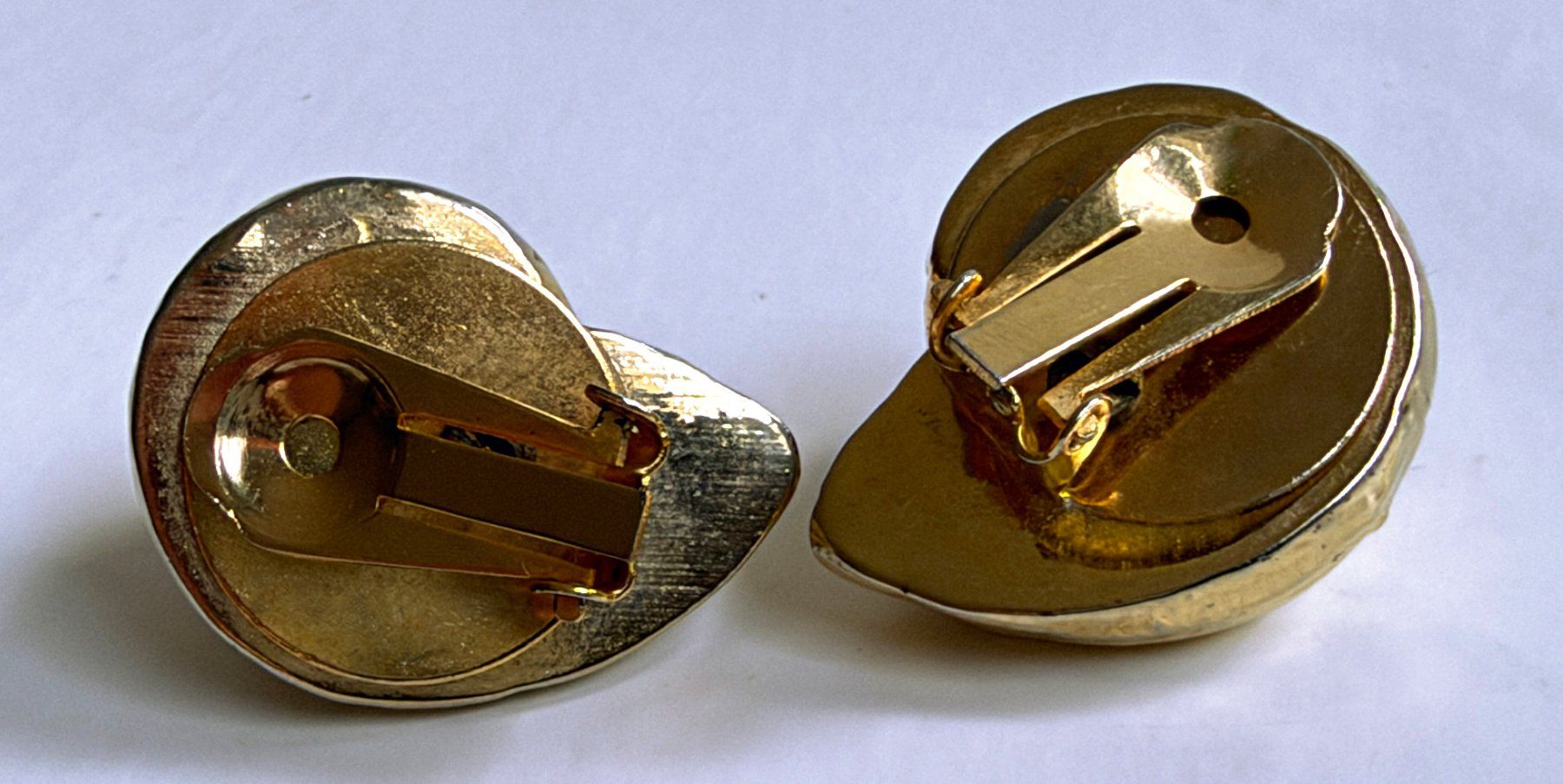 Ohrringe & -stecker: Goldfarbene Clip-Ohrringe***** – Gebraucht aus Dübendorf von Orchid-Sonate 2