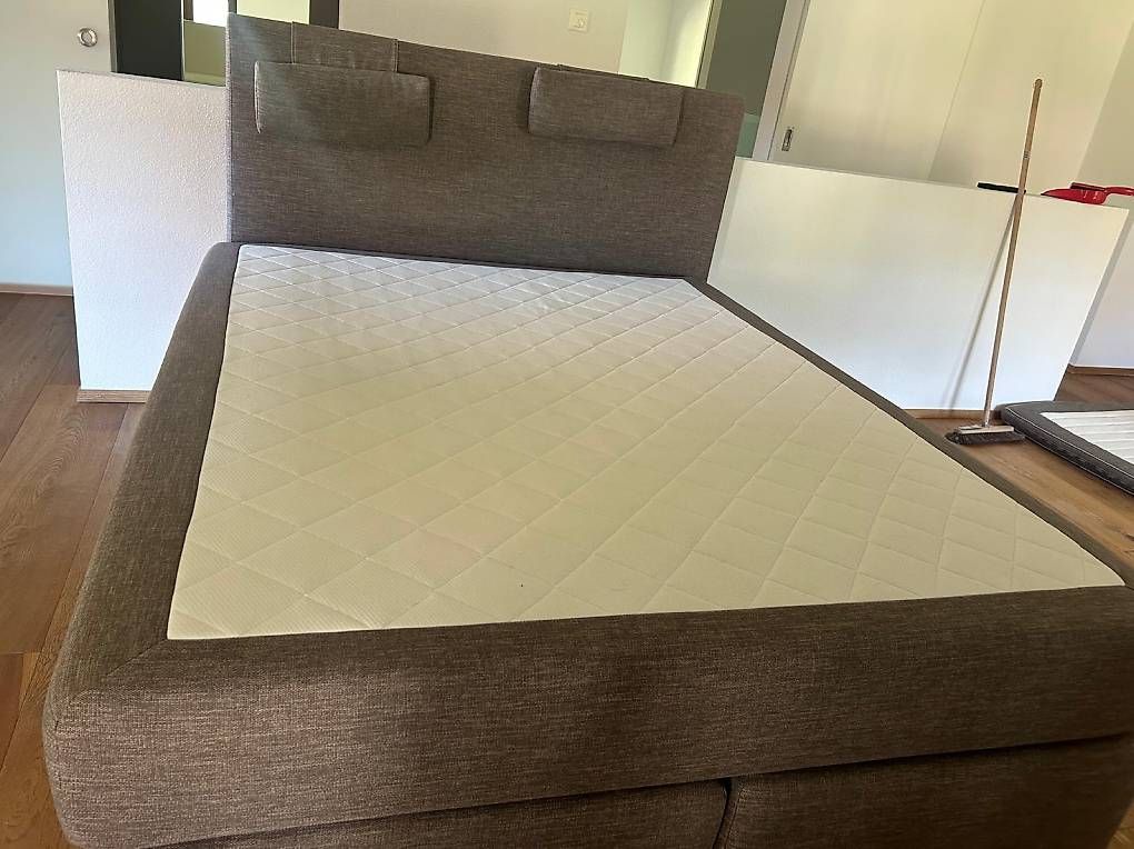 Letti: Schönes Boxspringbett 160x220cm mit Kopfteil – Usato da Oensingen venduto da rosipaphige 1