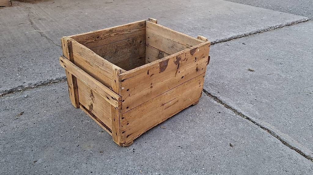 Caisses de transport: Alte Holzkiste – D'occasion à St. Gallen par smileforever
