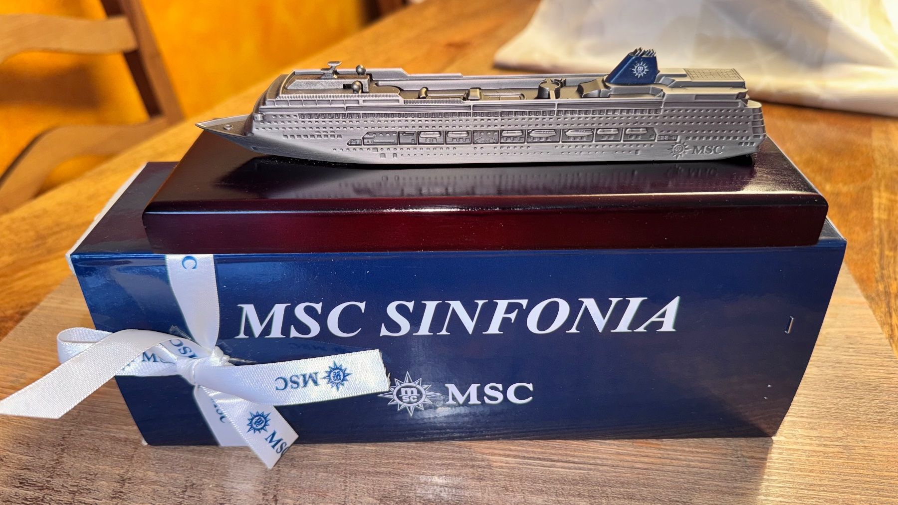 Kit di modellismo & Modellini statici: MSC SINFONIA - MEGA Kreuzfahrtschiff - Schiffsmodell – Usato da Rheinfelden venduto da Shuttle10 1