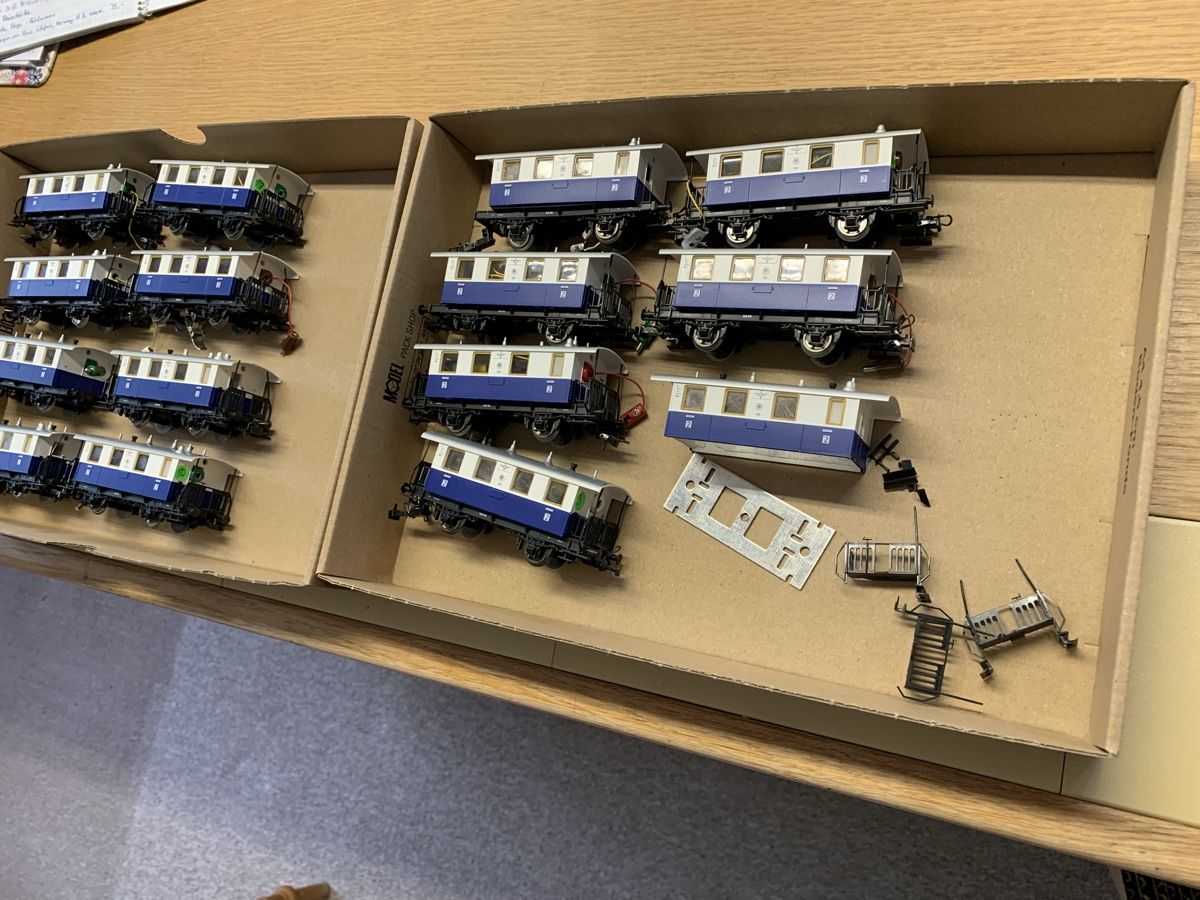 Fleischmann Modellini di ferrovie: Fleischmann, Bastelware, Ersatzteile, mit Beleuchtung,Em105 – Difettoso da Winden venduto da EmilNeu