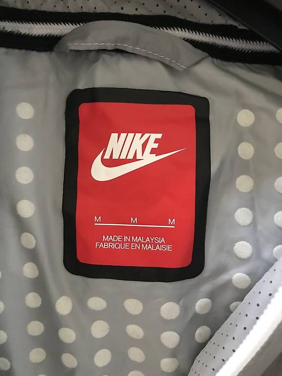 Nike Giacche: Veste NIKE grise M – Usato da Muri b. Bern venduto da Saldayann 2