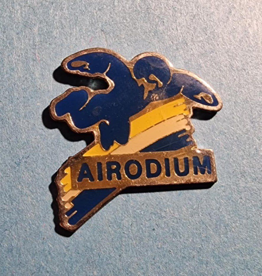 Placchette & Badge: Pin Airodium Rümlang – Usato da Härkingen venduto da specialshapes