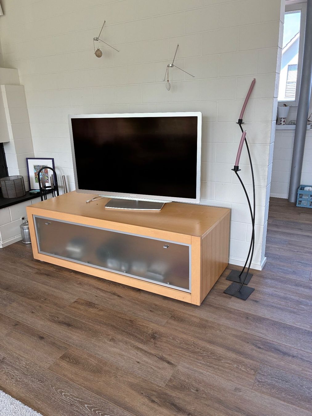 Mobili TV: TV-Lowboard aus hellem Holz – Usato da Nänikon venduto da Sakarl