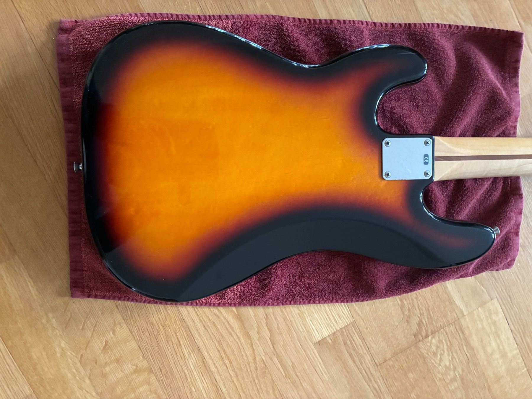 Musikinstrumente: Fender Precision Bass Mexico, Sunburst, ohne Case oder Bag – Gebraucht aus Luzern von zwanzigvier 3