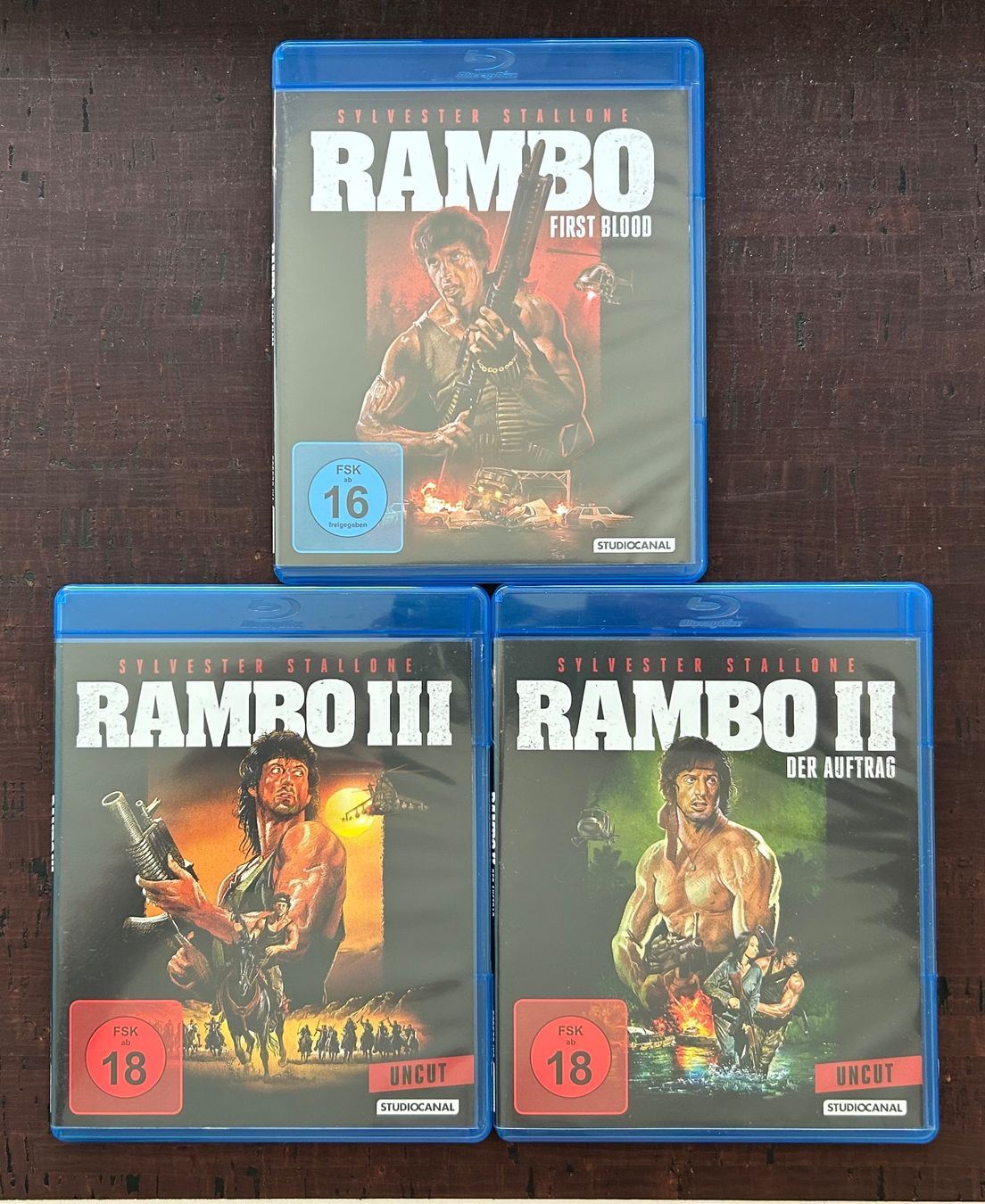 Tutti i DVDs: Rambo Trilogy / uncut / Sylvester Stallone – Usato da Füllinsdorf venduto da VIDEO-ARCHIVES 3