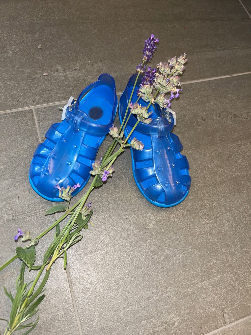 Scarpe per ragazzi: Badeschuhe 23 – Usato da Safenwil venduto da 2hand_aber_wertvoll