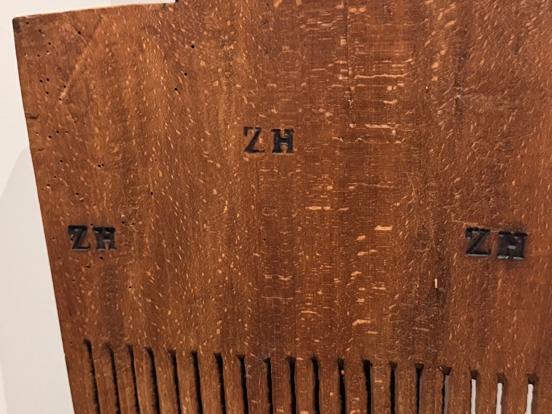 Autres soins des cheveux: Antiker, hölzerner Wollkamm oder Hanfkamm – D'occasion à Rothrist par Fondgruebe 1