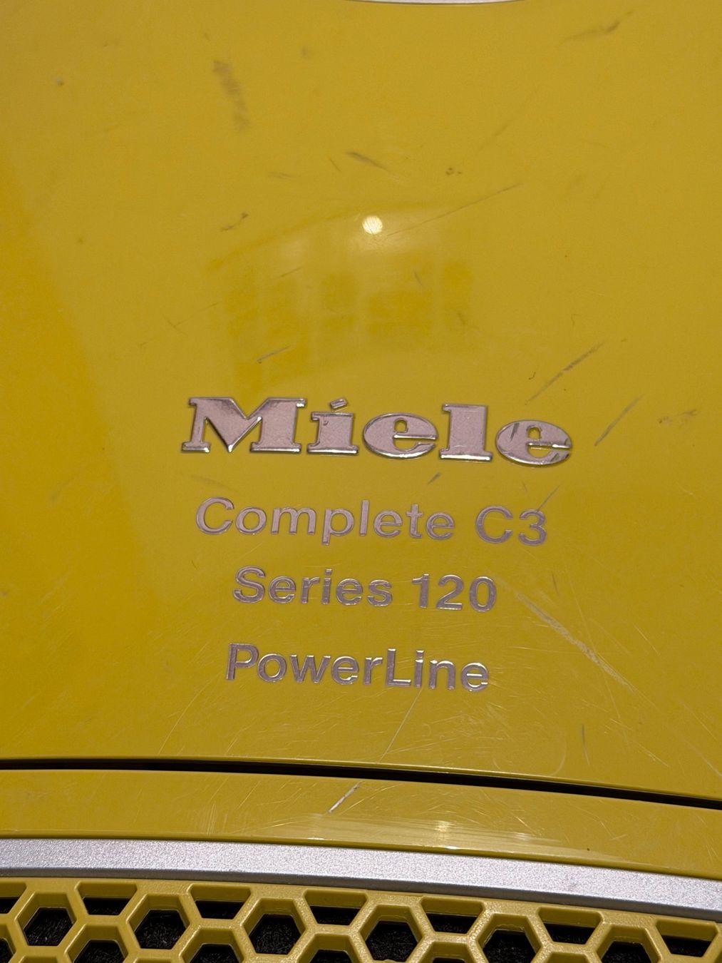 Miele Aspirapolveri & Accessori: Miele Staubsauger Complete C3 Series 120 Power Line – Usato da Chur venduto da Caroline__ 7