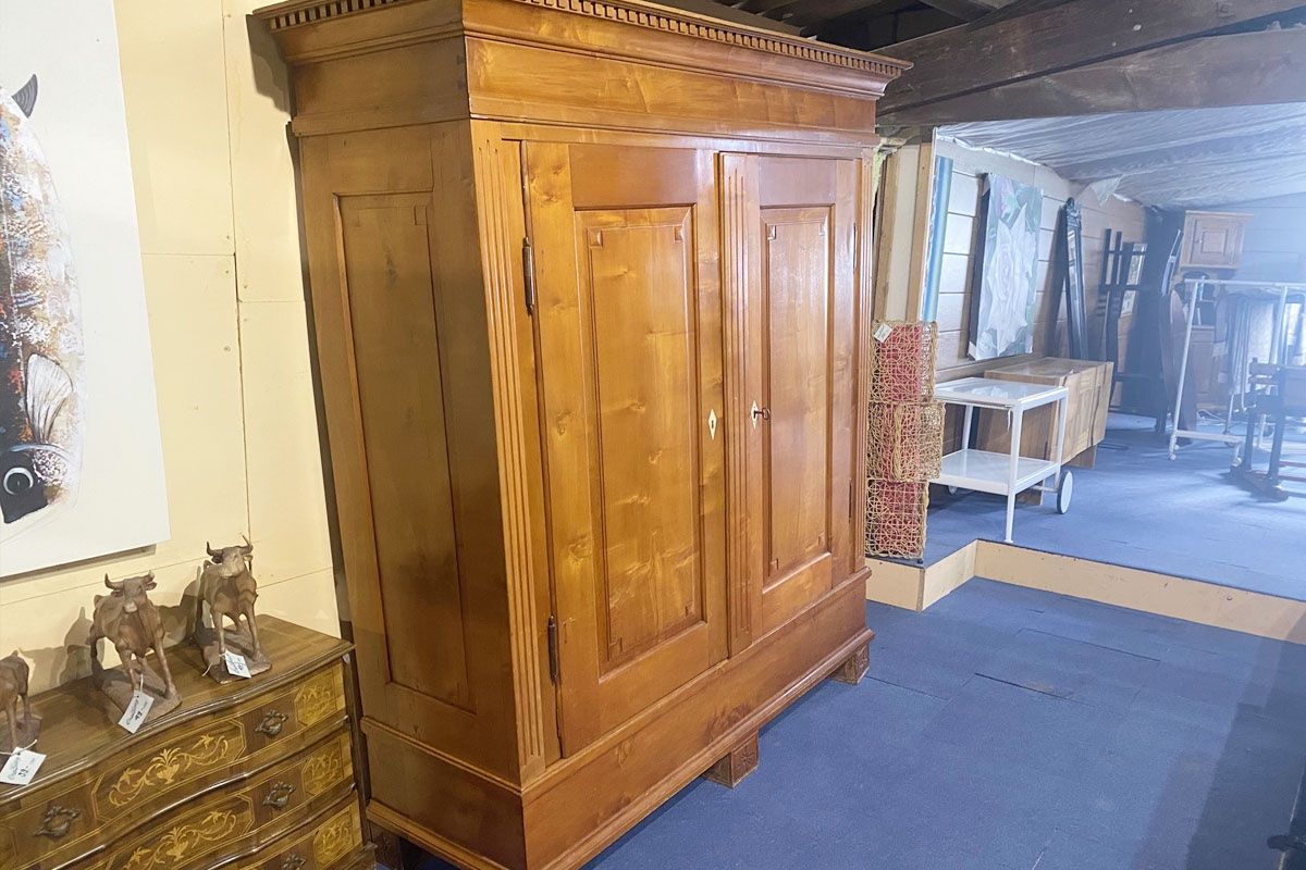 Armadi: Riesiger alter Holzschrank – Usato da Ballwil venduto da ClassicGallery 4