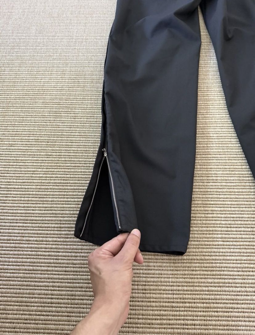 Pantaloni: Vuja De Gala Pleat Trousers – Usato da Oberkirch LU venduto da benjaminflower 5