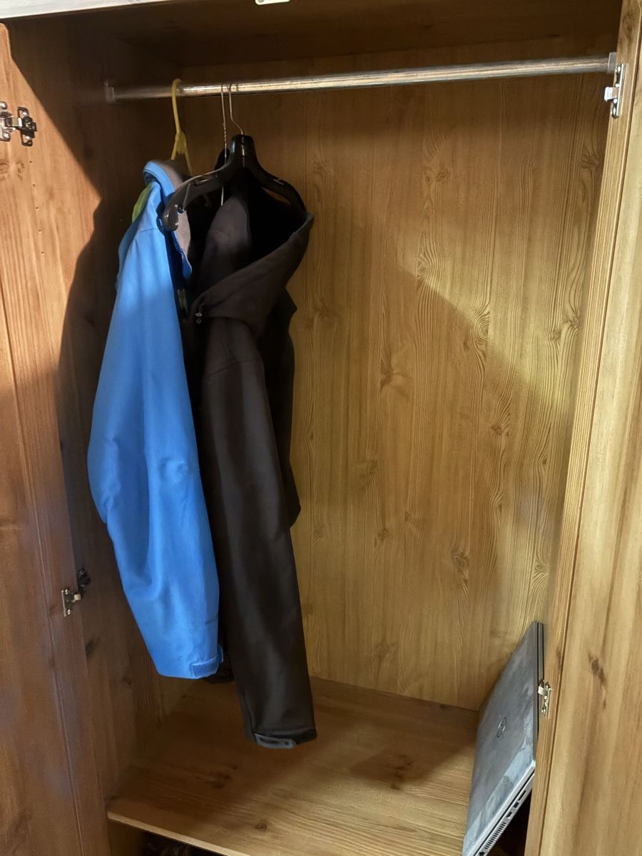 Ikea Armadi: Solid wood wardrobe, 3 doors, mirrors, good condition!59 – Usato da Zürich venduto da geevee02 3
