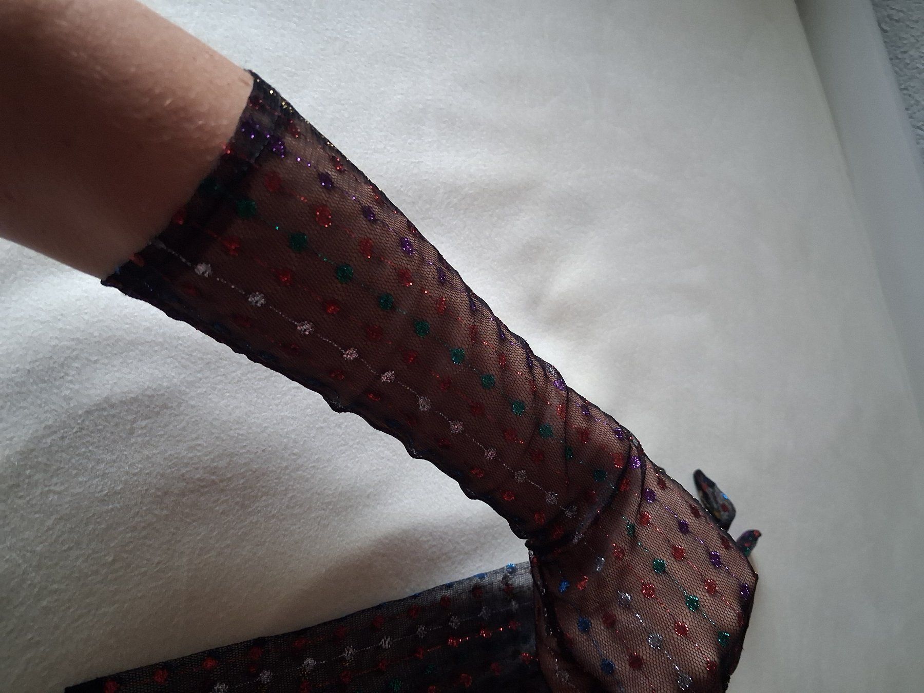 Guanti & manicotti: Elegante Netz-Handschuhe mit Pünktchen-Muster & Glitzer – Nuovo (secondo la descrizione) da Wald ZH venduto da e8e 1