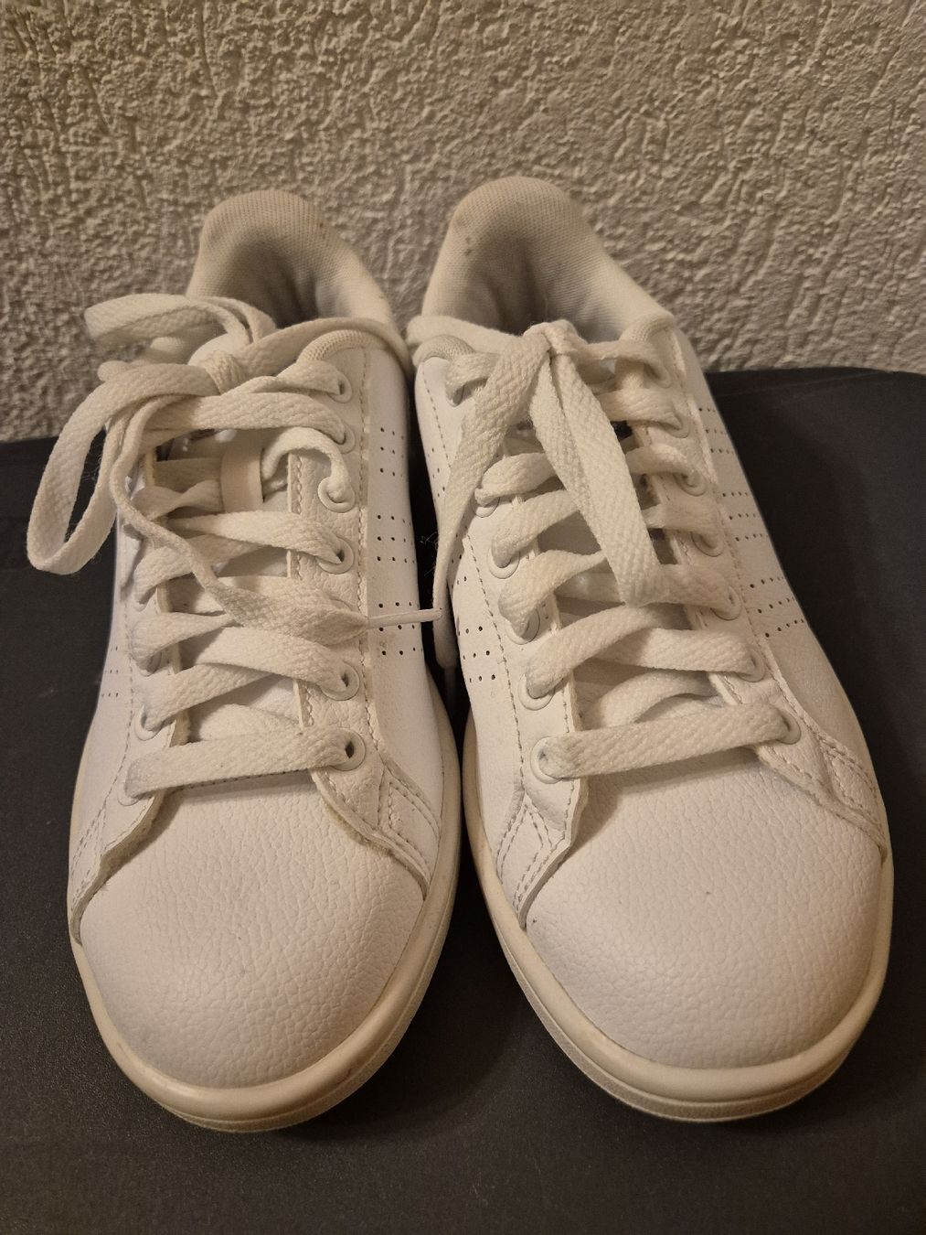 Adidas Scarpe da uomo: Weisse Adidas Sneaker, Grösse 36   – Usato da Grindelwald venduto da Sala33 1