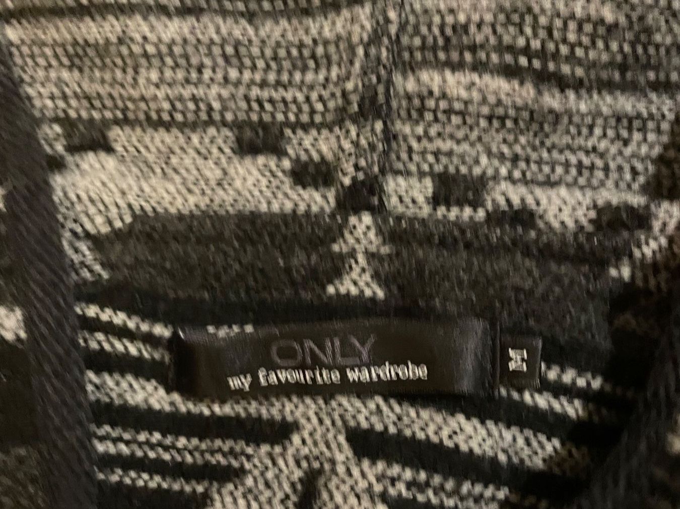 Only Giacche: Only Strickjacke mit Kapuze, Gr. M, Ethno Style, Grau – Usato da Hubersdorf venduto da JanasHeartTreasures 1