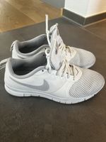 Nike Flex Essential TR Gr. 38, Turnschuhe weiss
