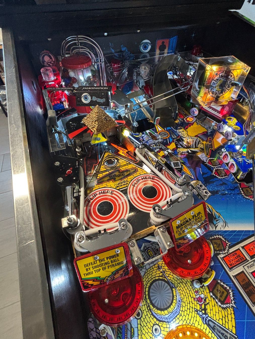 Williams Flipper: Williams "Twilight Zone" Flipperautomat revidiert – Usato da Binningen venduto da Towerbuilder 3
