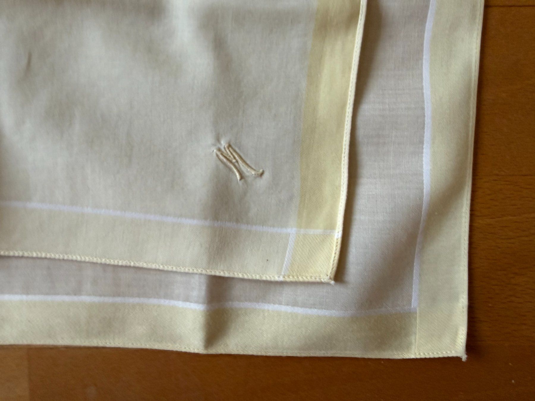 Altro in  Abbigliamento & Accessori: Taschentuch  Mouchoir  mit Monogramm  M – Usato da Subingen venduto da ArtBead 1
