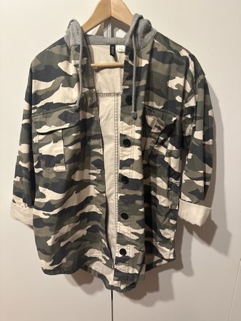 H&M Divided Jacke mit Kapuze, Grösse M, Top Zustand!
