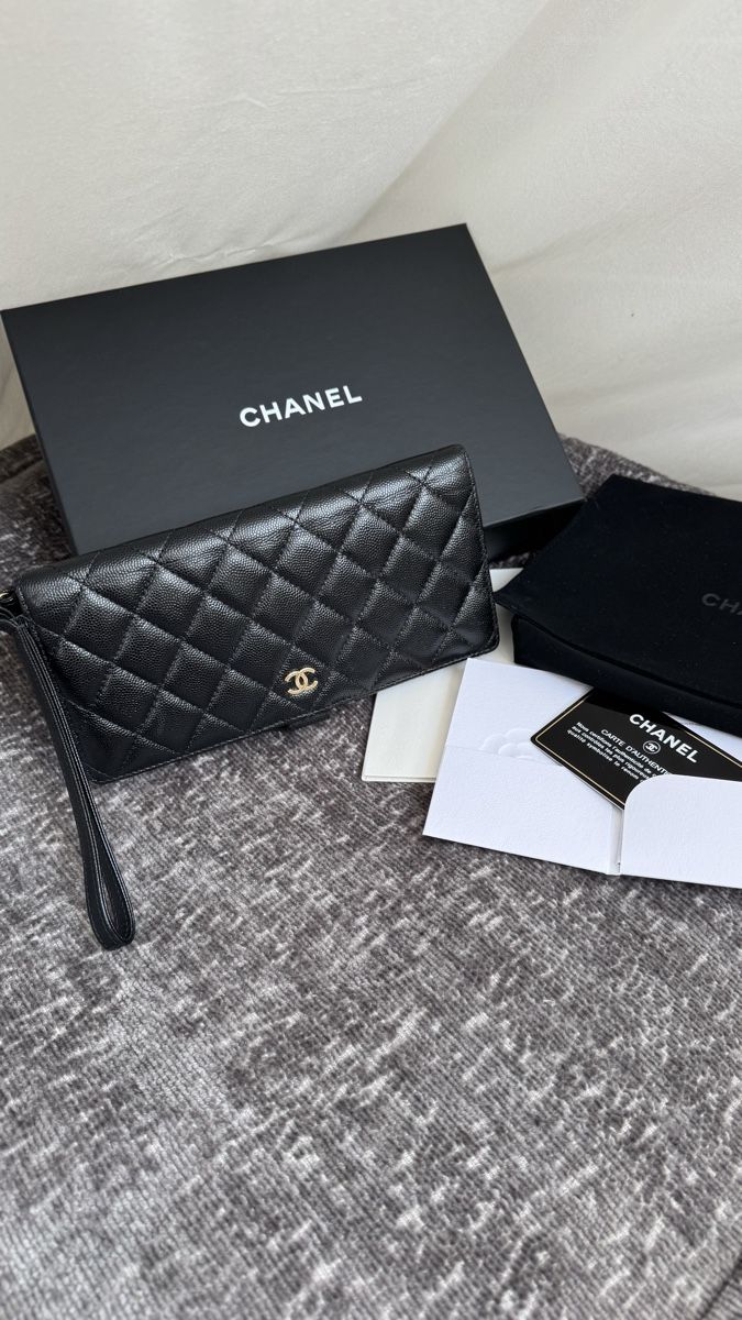 Chanel Borse da donna: Chanel Pochette Caviar Black/Gold – Usato da Zürich venduto da eli_vi