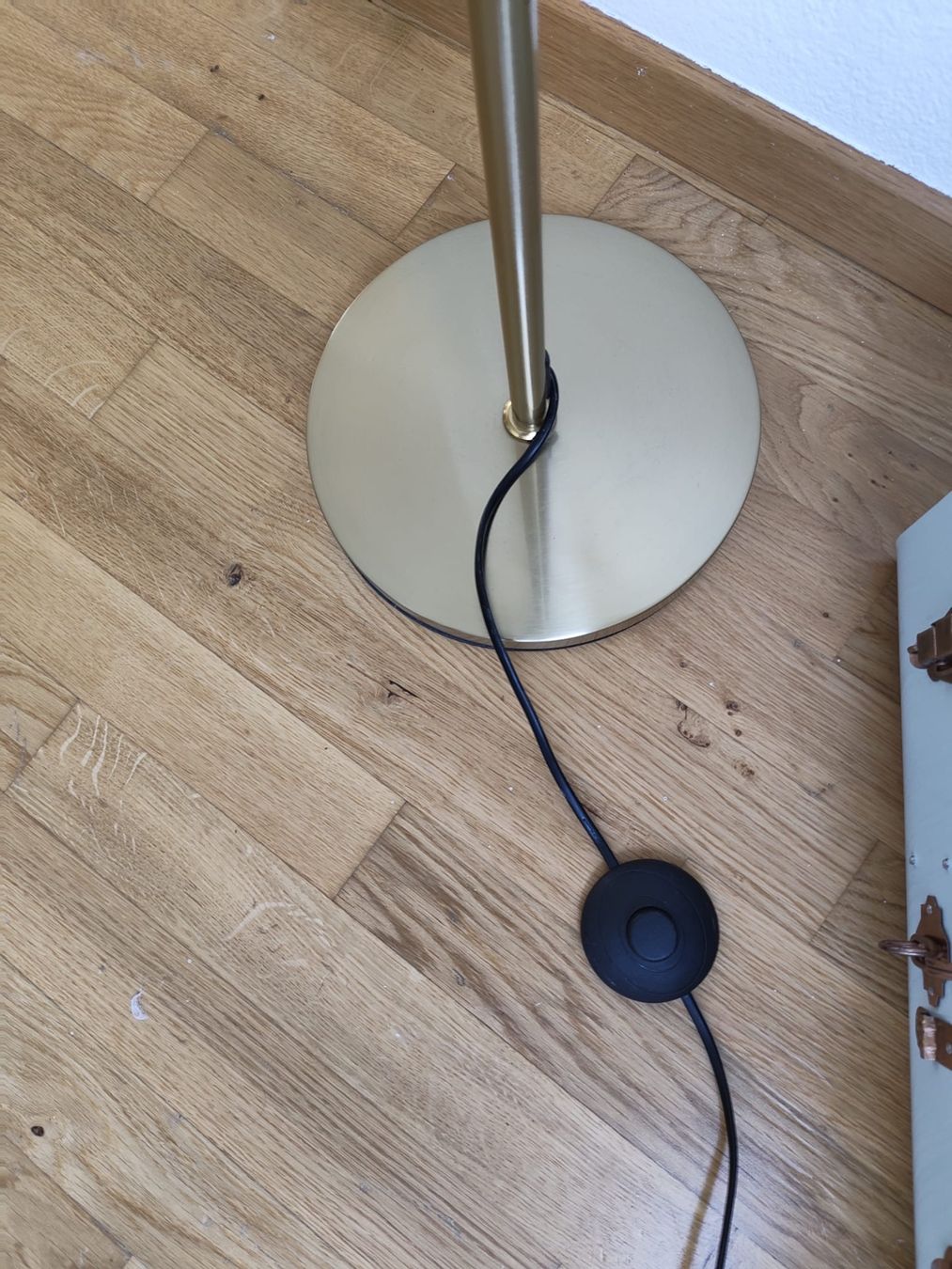 Kare Lampade: Stehleuchte Kare Design goldig – Usato da Zürich venduto da BaresfureRares 2