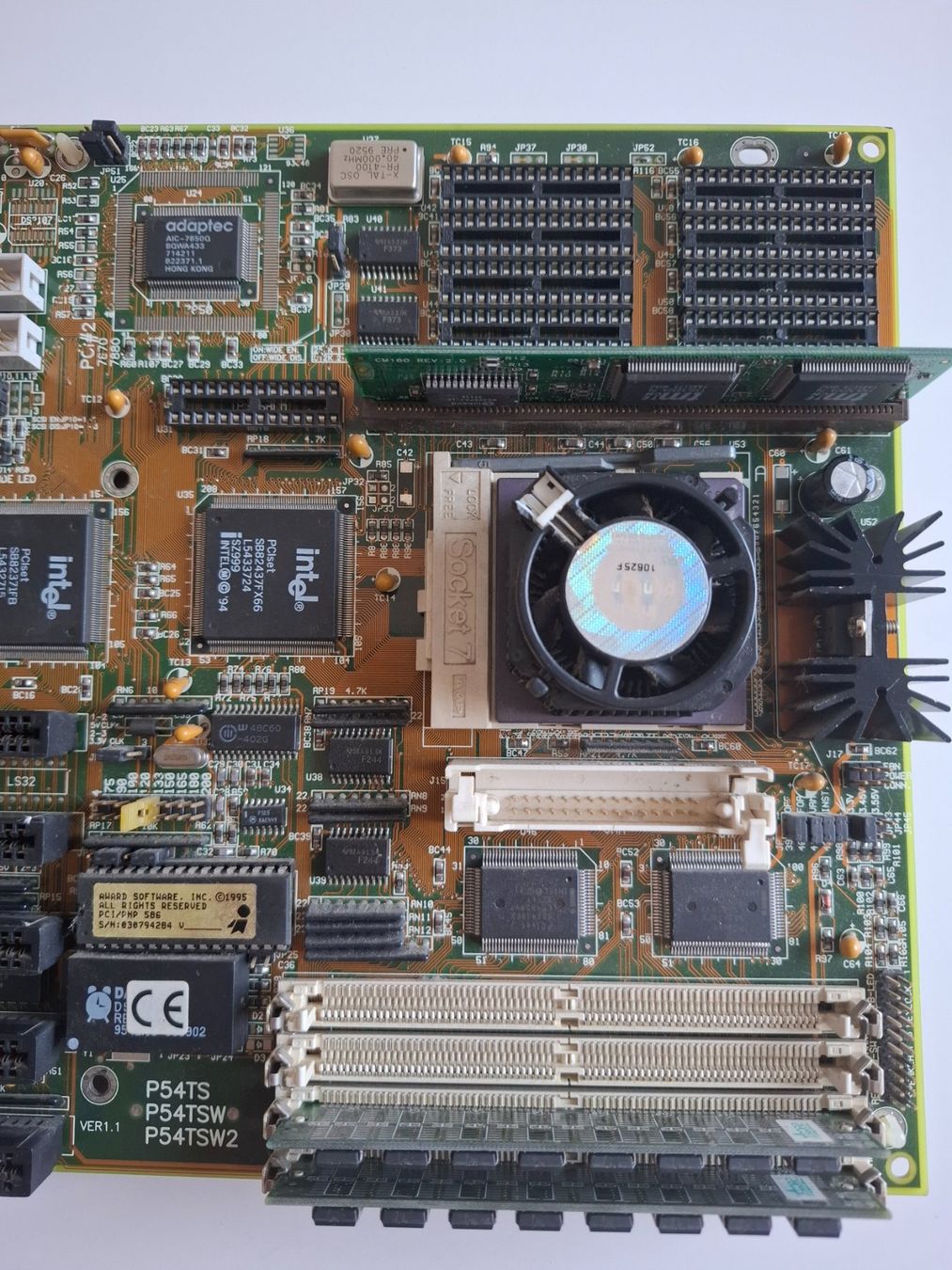 Cartes mère: Vintage Mainboard Socket 7 Iwill P54TS Rev 1.1 + Pentium – D'occasion à Schaffhausen par R_Muzh 9