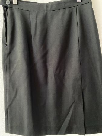 Schwarzer eleganter Business-Rock Gr. 38
