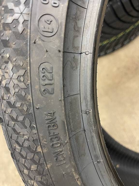 Pneumatici & Ruote complete: Winterreifen 245/40/18 97V Continental  – Usato da Aarau venduto da Avdyli1 3