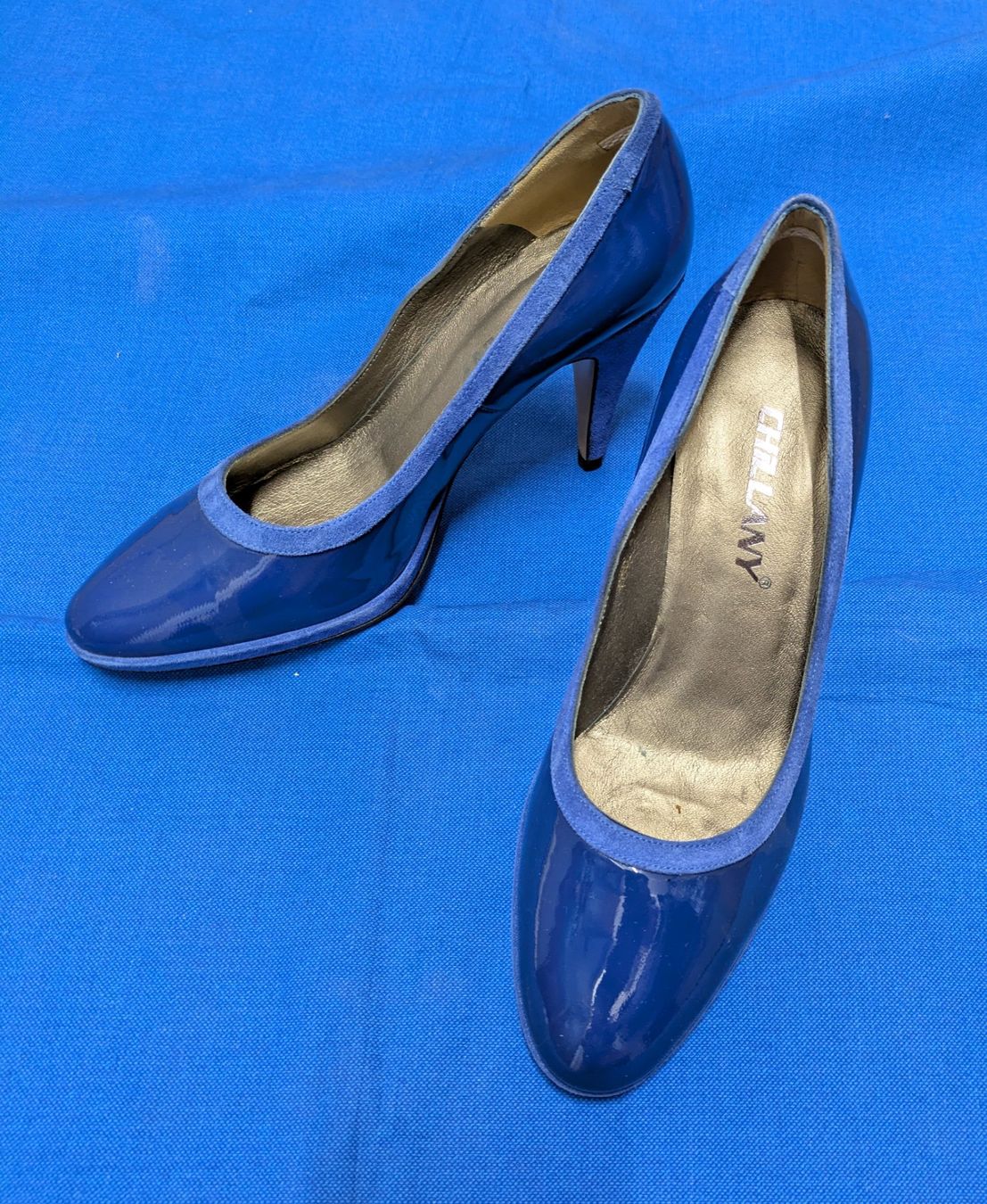 Scarpe da donna: Blaue Pumps glänzend Gr. 38 – Nuovo (secondo la descrizione) da Zetzwil venduto da Stritzi 1
