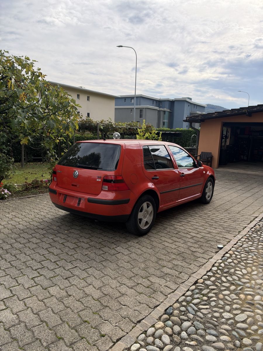 VW Autos: Golf 4 1.6 automat – Gebraucht aus Bioggio von man_nmm7 2