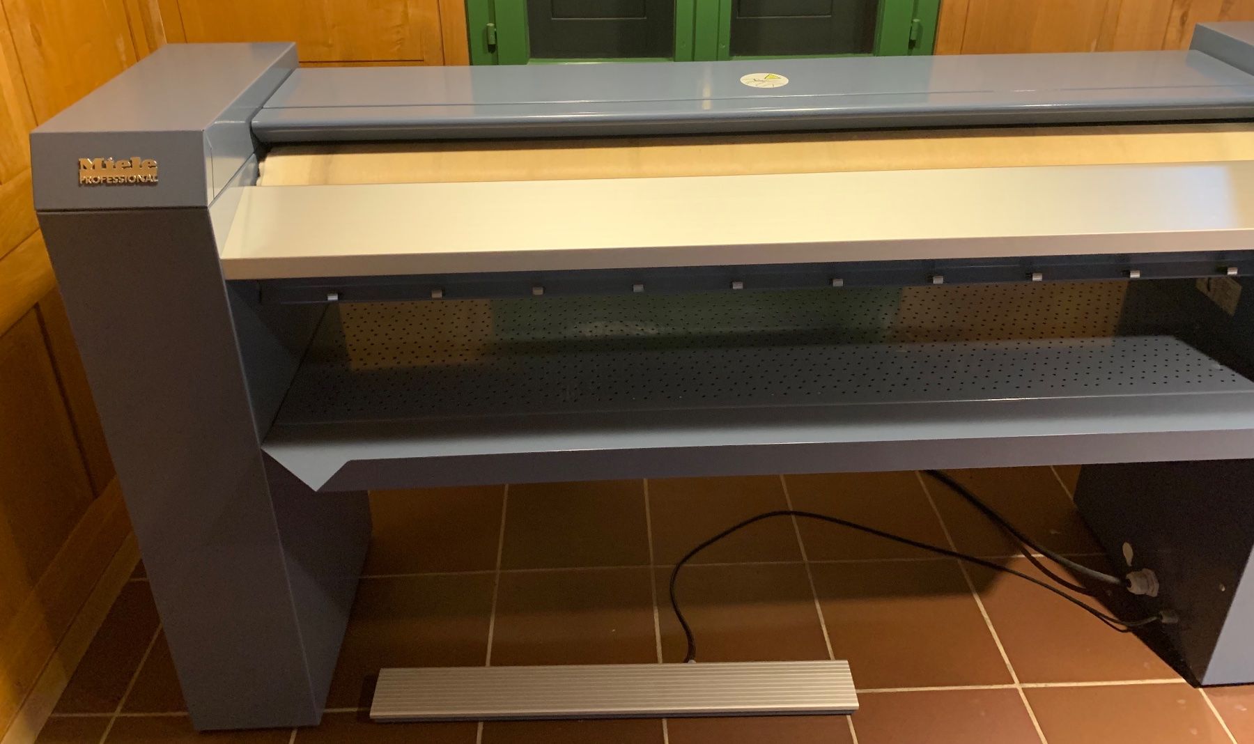 Assi da stiro: Repasseuse professionnelle Miele - Etat impeccable! – Usato da choex venduto da con_h7vh 2